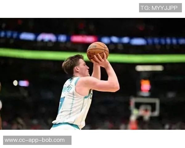 34号秀卡尔克布伦纳半场完美表现6投全中贡献13分4篮板1抢断1盖帽